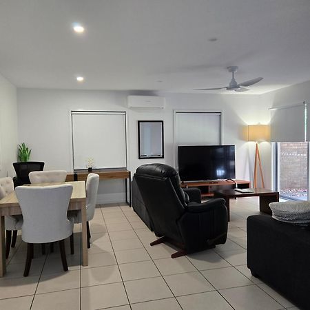 Quarterdecks Retreat Vila Urangan Exterior foto