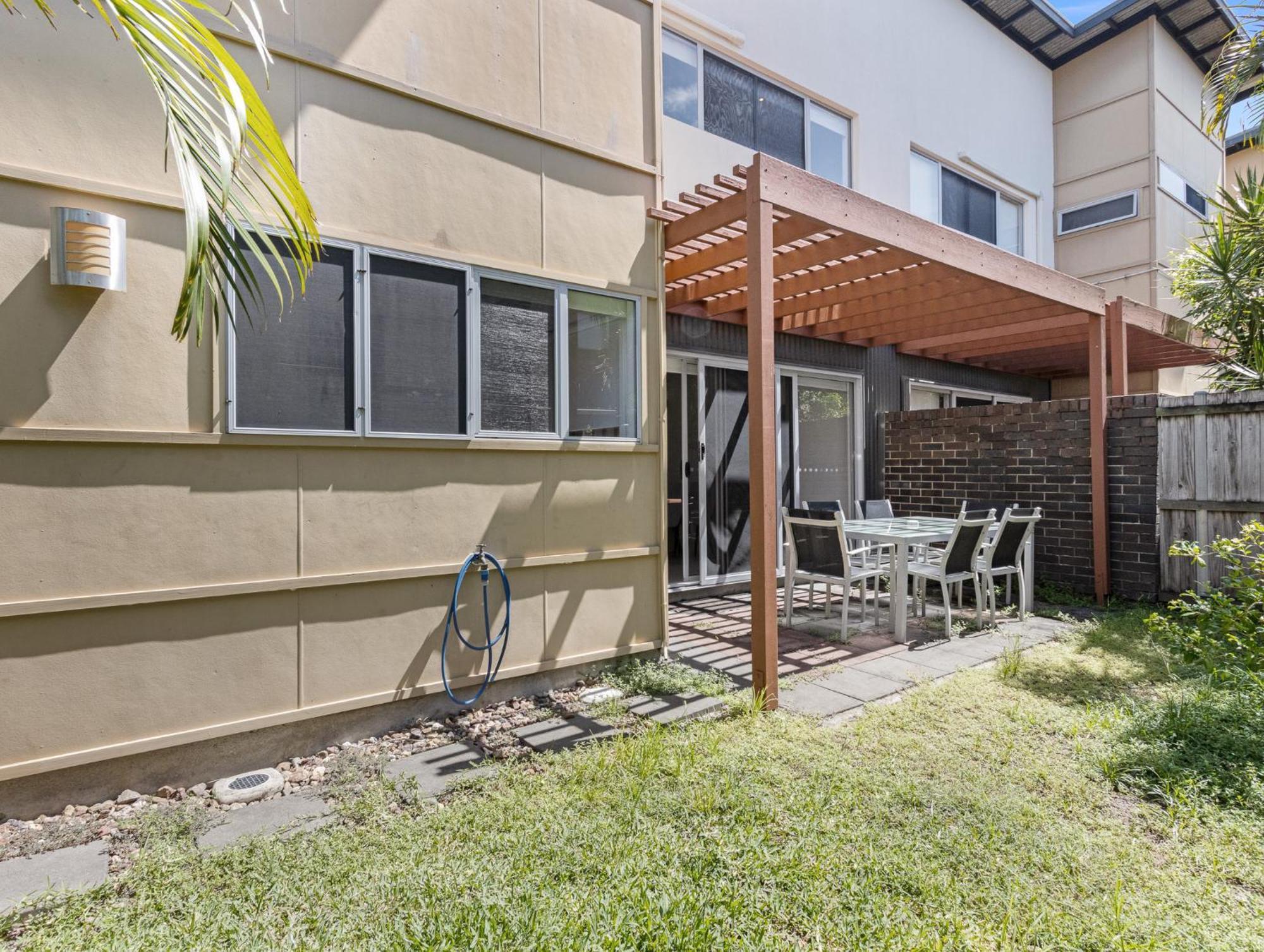 Quarterdecks Retreat Vila Urangan Exterior foto