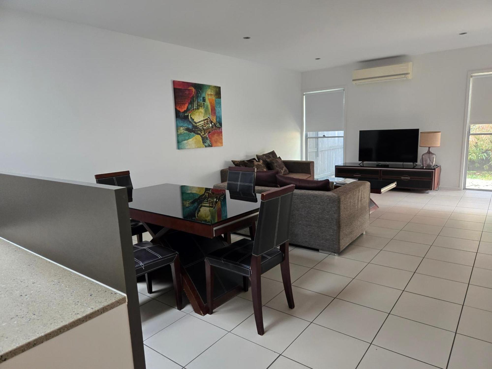 Quarterdecks Retreat Vila Urangan Exterior foto
